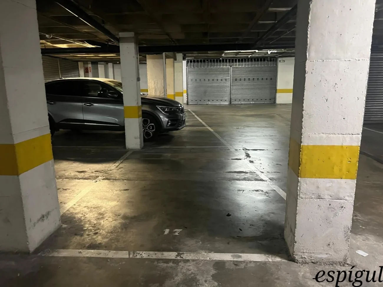 ¡Parking junto al Hipercor!
