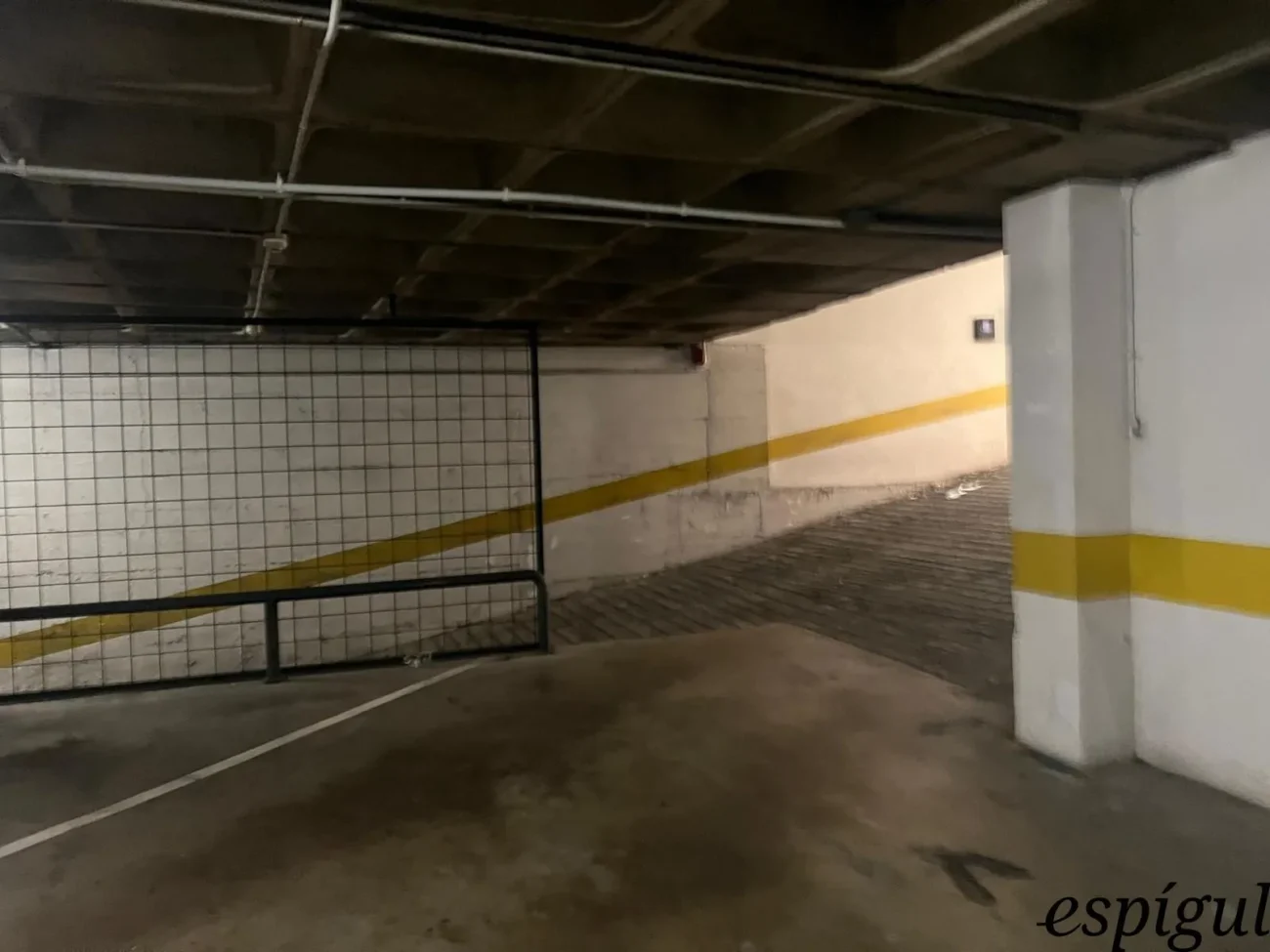 ¡Parking junto al Hipercor!