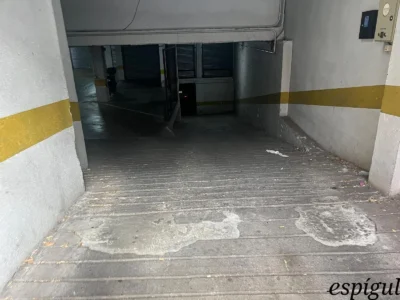 ¡Parking junto al Hipercor!