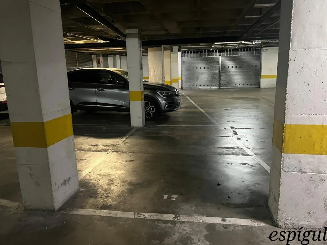 ¡Parking junto al Hipercor!