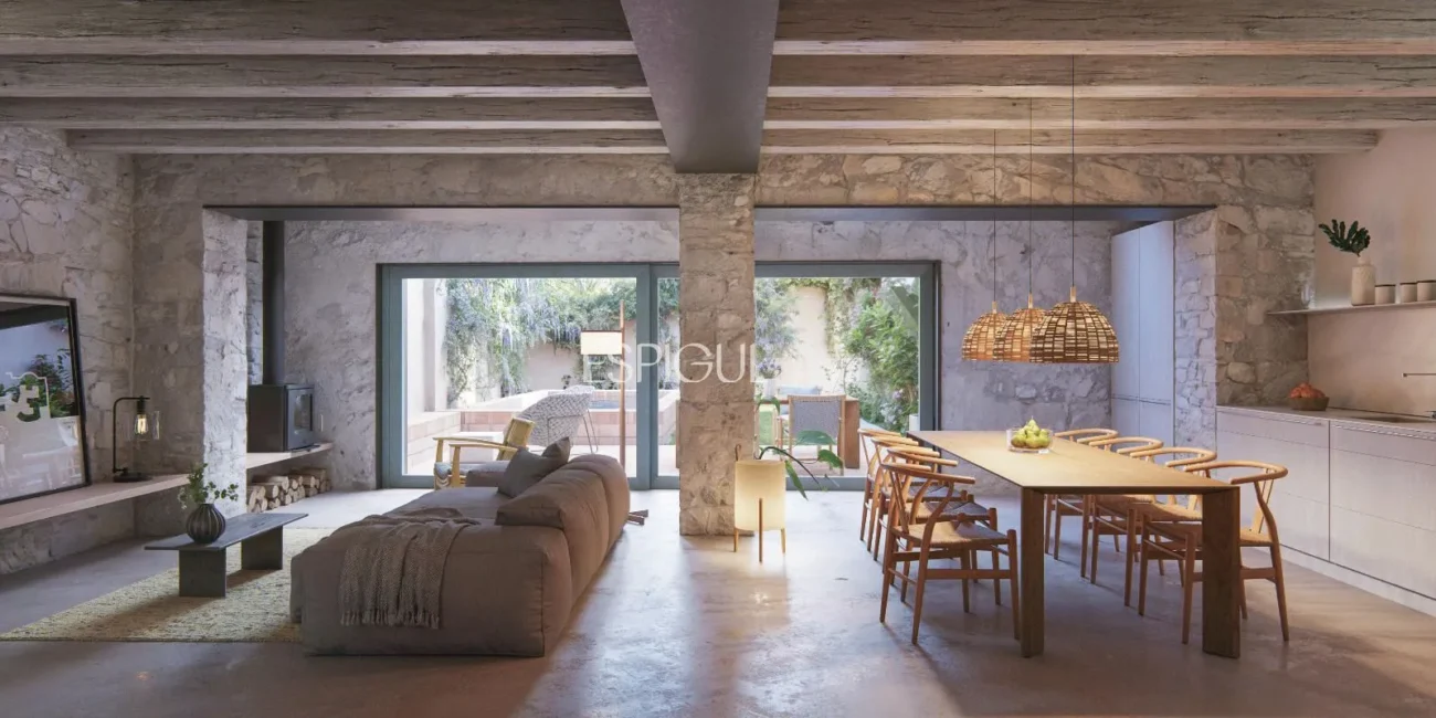 Encantadora casa de pueblo con jardín y garaje en el corazón de Gualta