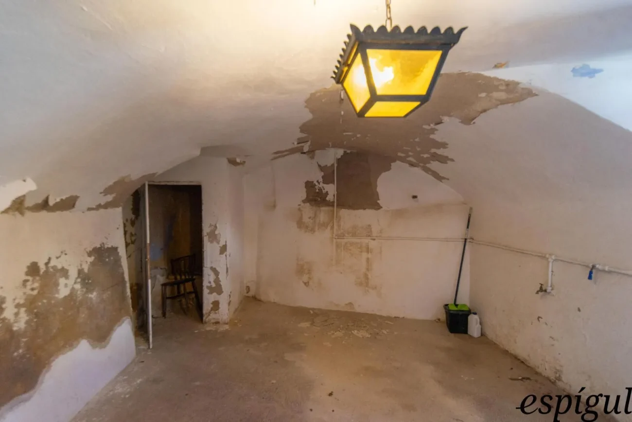 Encantadora casa de pueblo con jardín y garaje en el corazón de Gualta