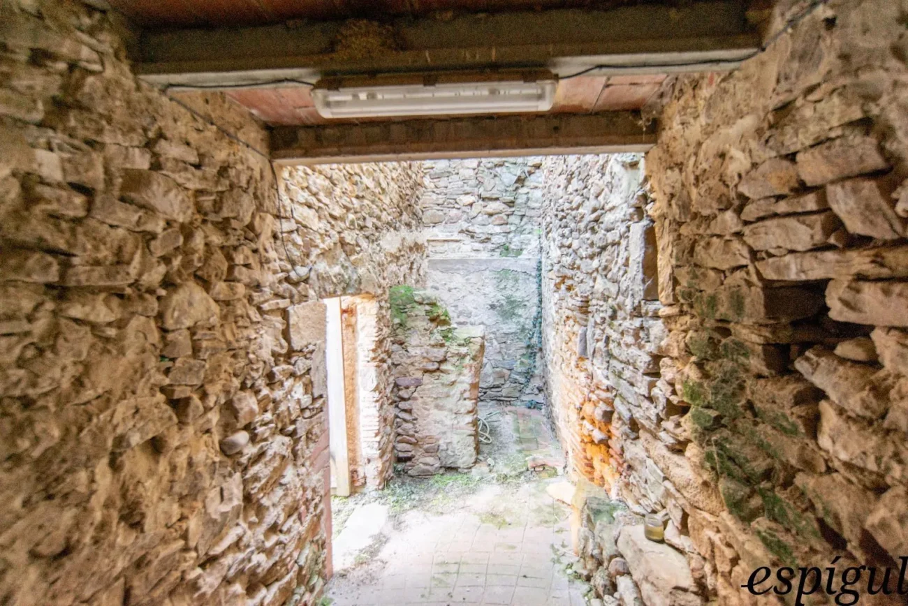 Encantadora casa de pueblo con jardín y garaje en el corazón de Gualta