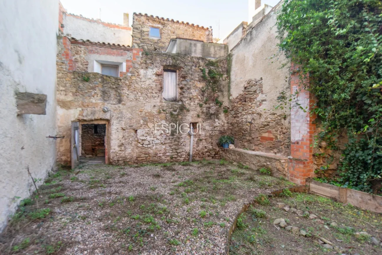 Charmantes Stadthaus mit Garten und Garage im Herzen von Gualta