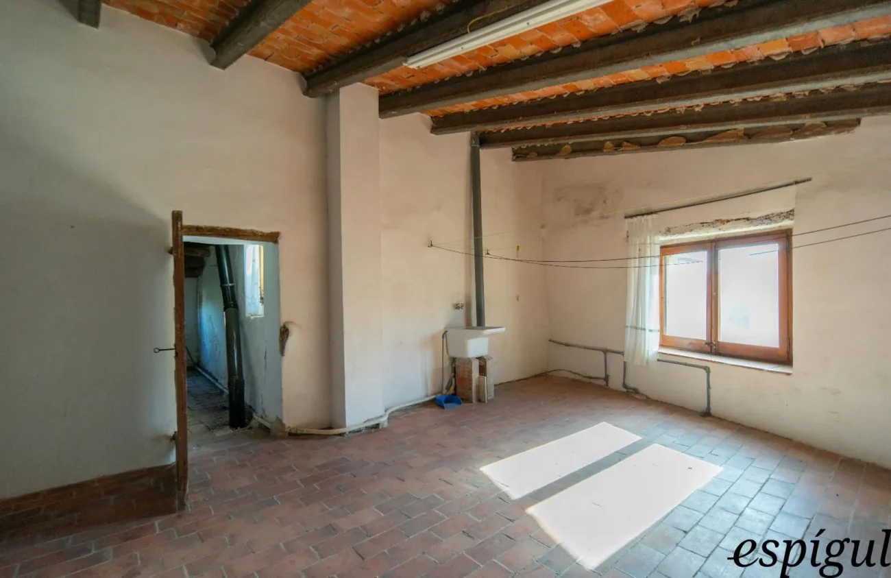 Encantadora casa de pueblo con jardín y garaje en el corazón de Gualta