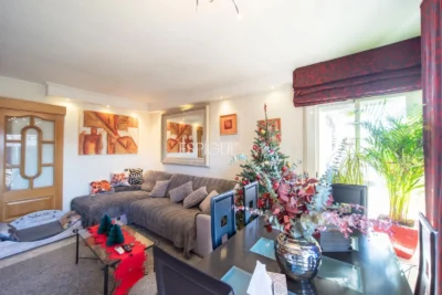 Квартира на 4-м этаже без лифта в районе Сант-Нарсис