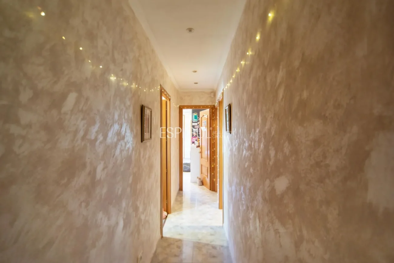 Квартира на 4-м этаже без лифта в районе Сант-Нарсис