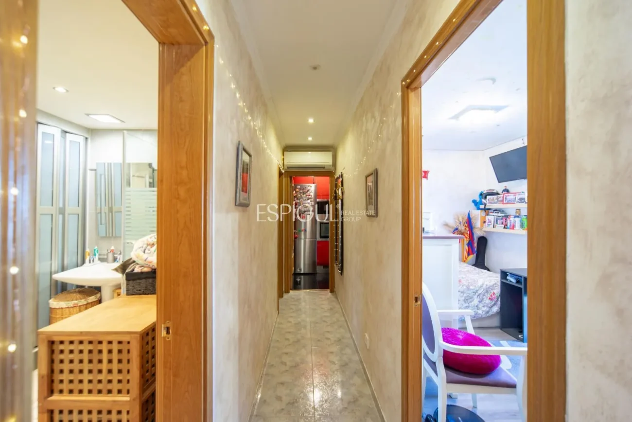 Квартира на 4-м этаже без лифта в районе Сант-Нарсис