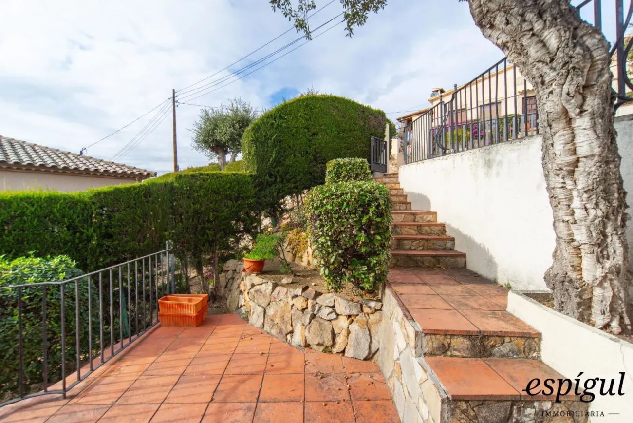 Charming and potential family home in Castell d’Aro