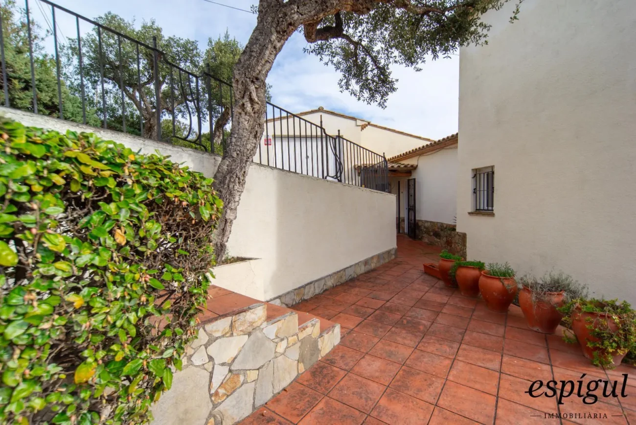Charming and potential family home in Castell d’Aro