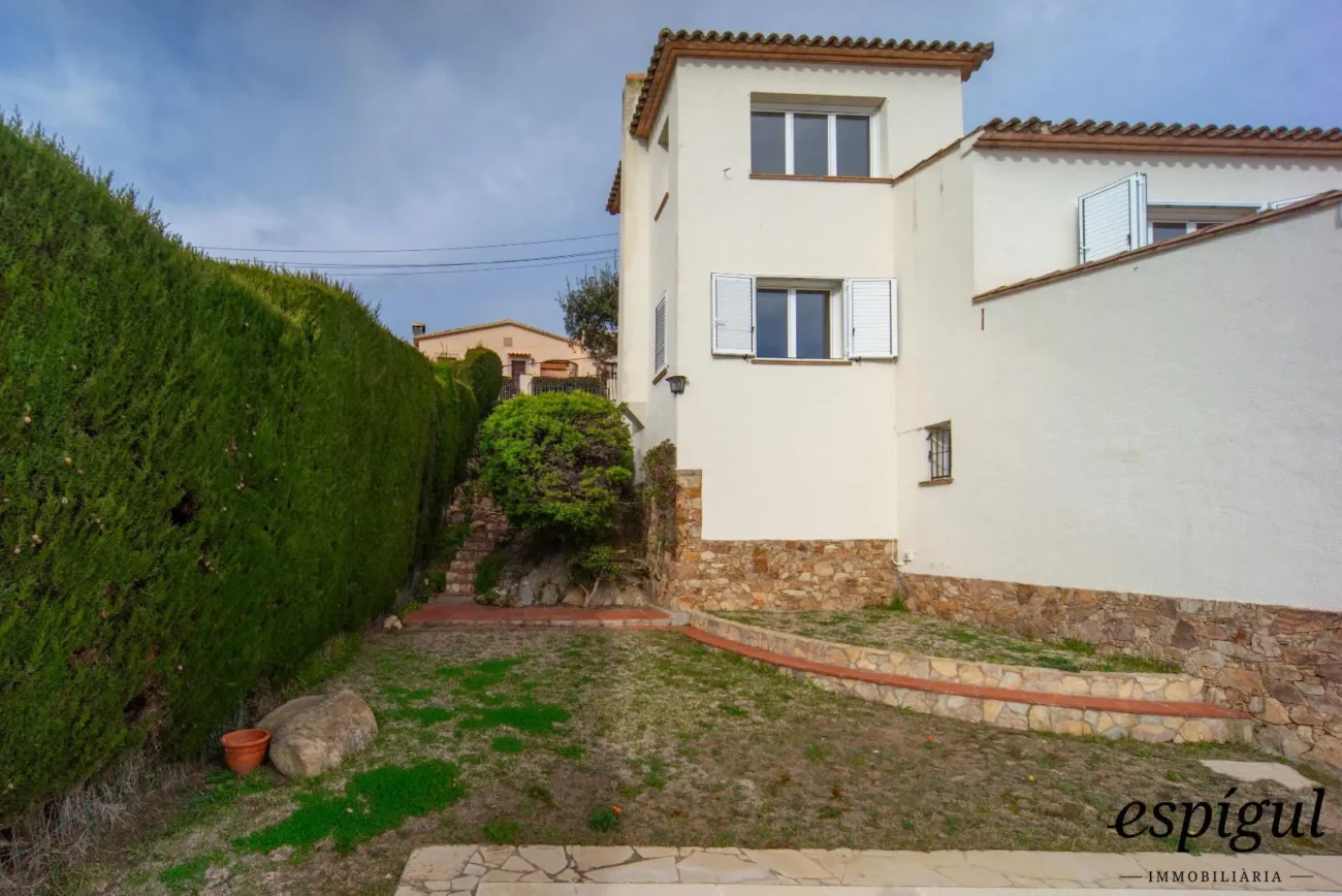 Charming and potential family home in Castell d’Aro