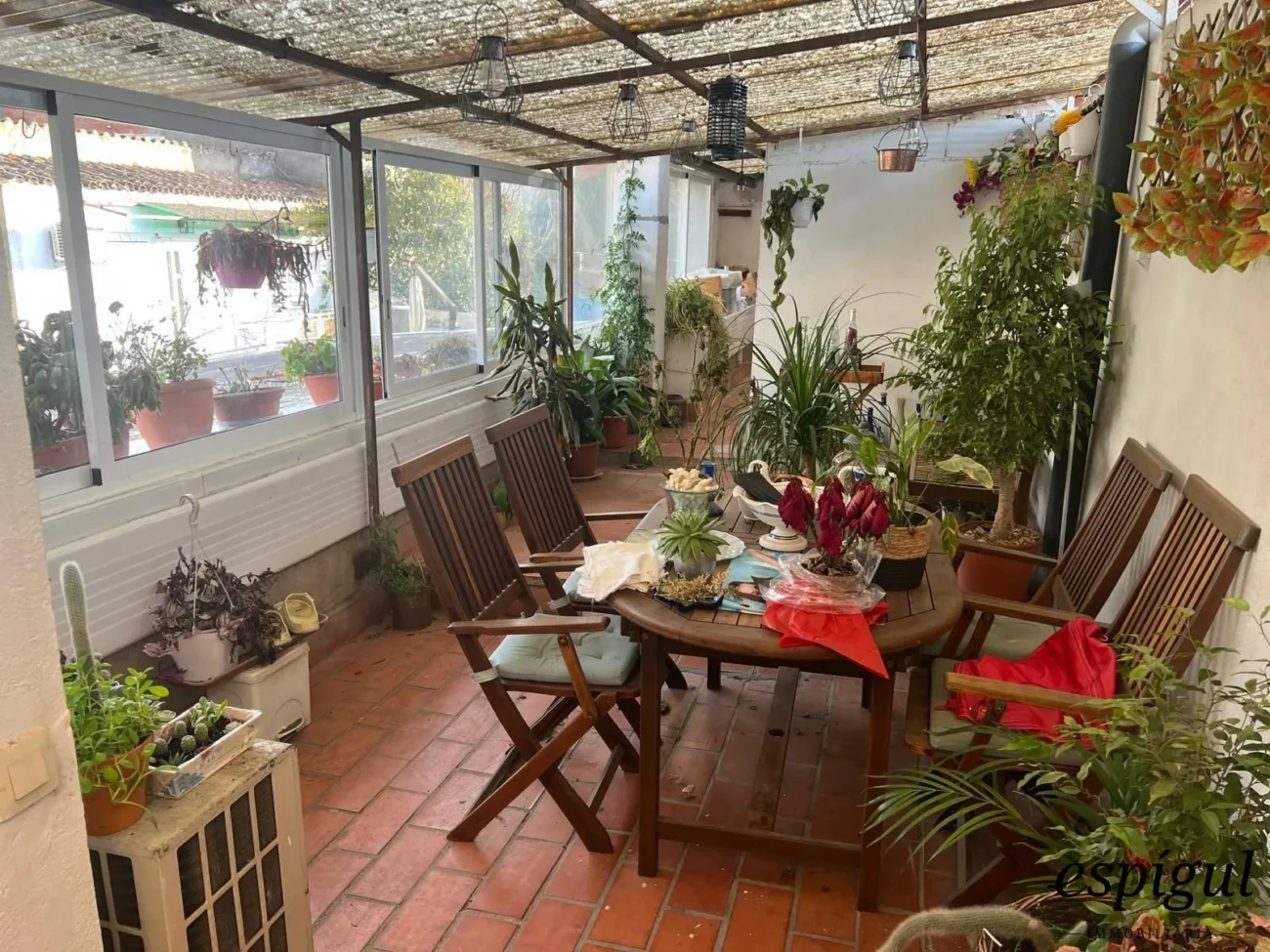 Restaurante con vivienda en venta – La Pujada a l’Avellaneda