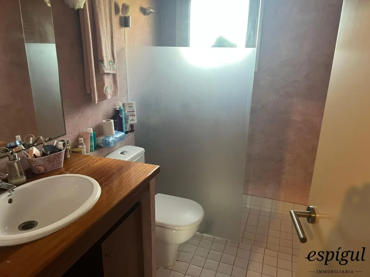 Restaurante con vivienda en venta – La Pujada a l’Avellaneda