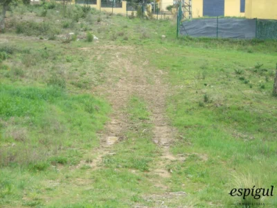 Parcel·la de 847 metres quadrats situada a Bescanó