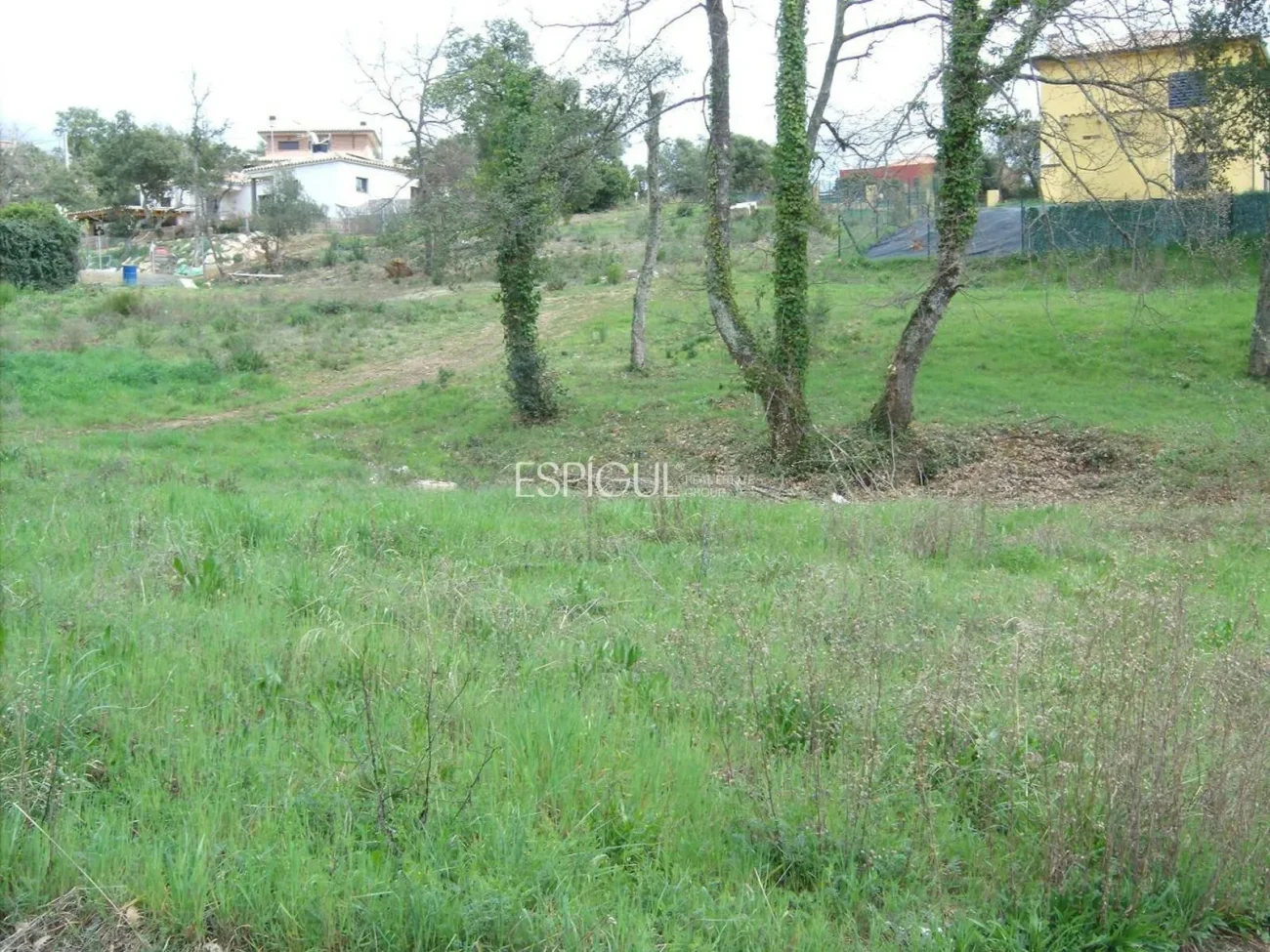 Grundstück von 847 Quadratmetern in Bescanó gelegen