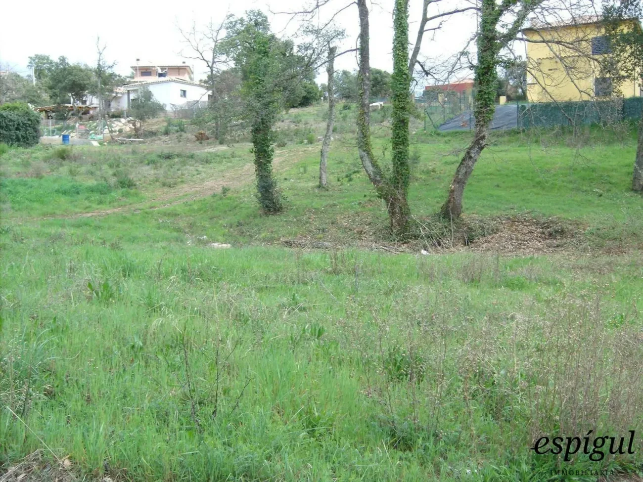 Parcela de 847 metros cuadrados ubicada en Bescanó