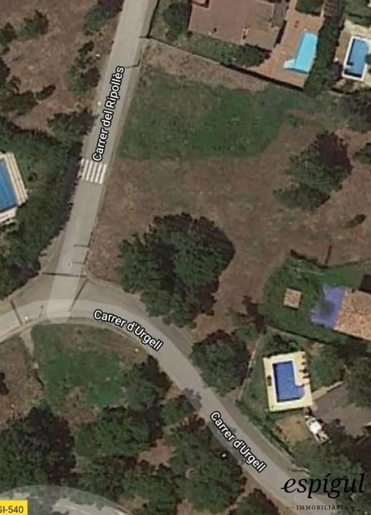 Parcel·la de 847 metres quadrats situada a Bescanó