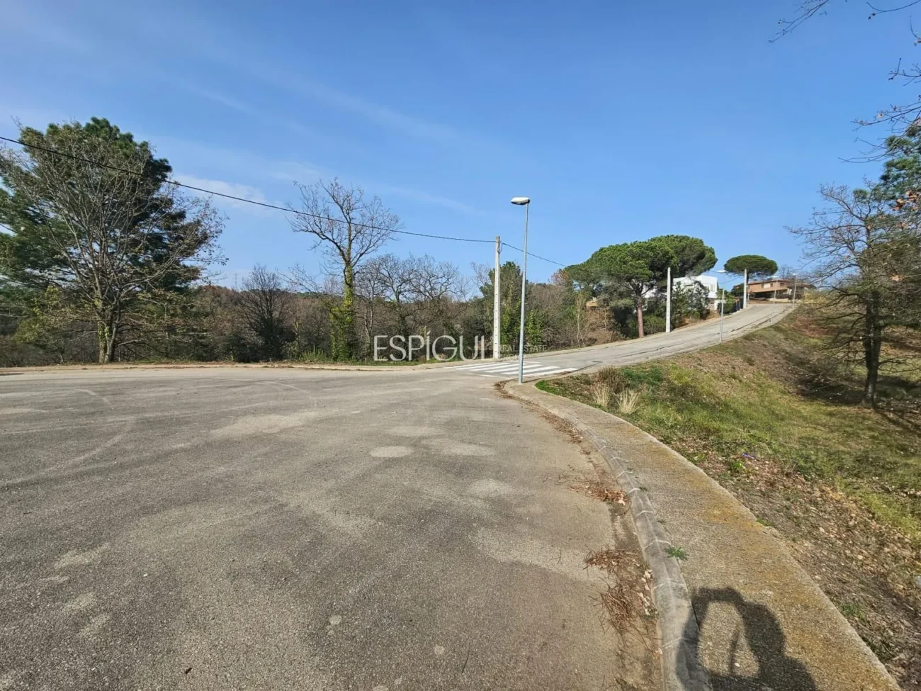 Baugrundstück von 2400 m² in Mas Llunes de Bescanó