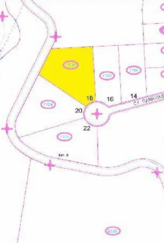 Baugrundstück von 2400 m² in Mas Llunes de Bescanó