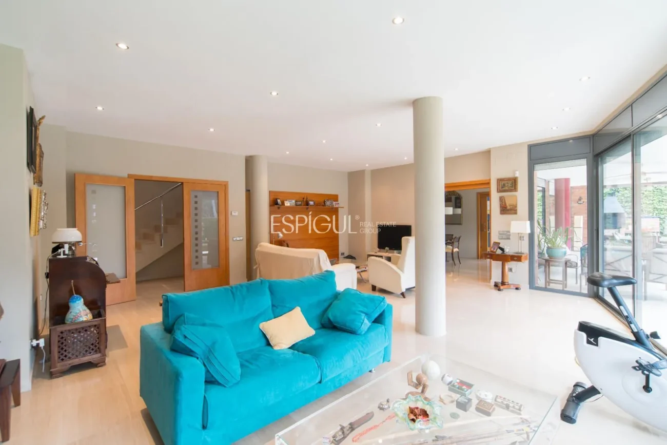 Amplia casa de 6 habitaciones con piscina en Sant Berger, Teià