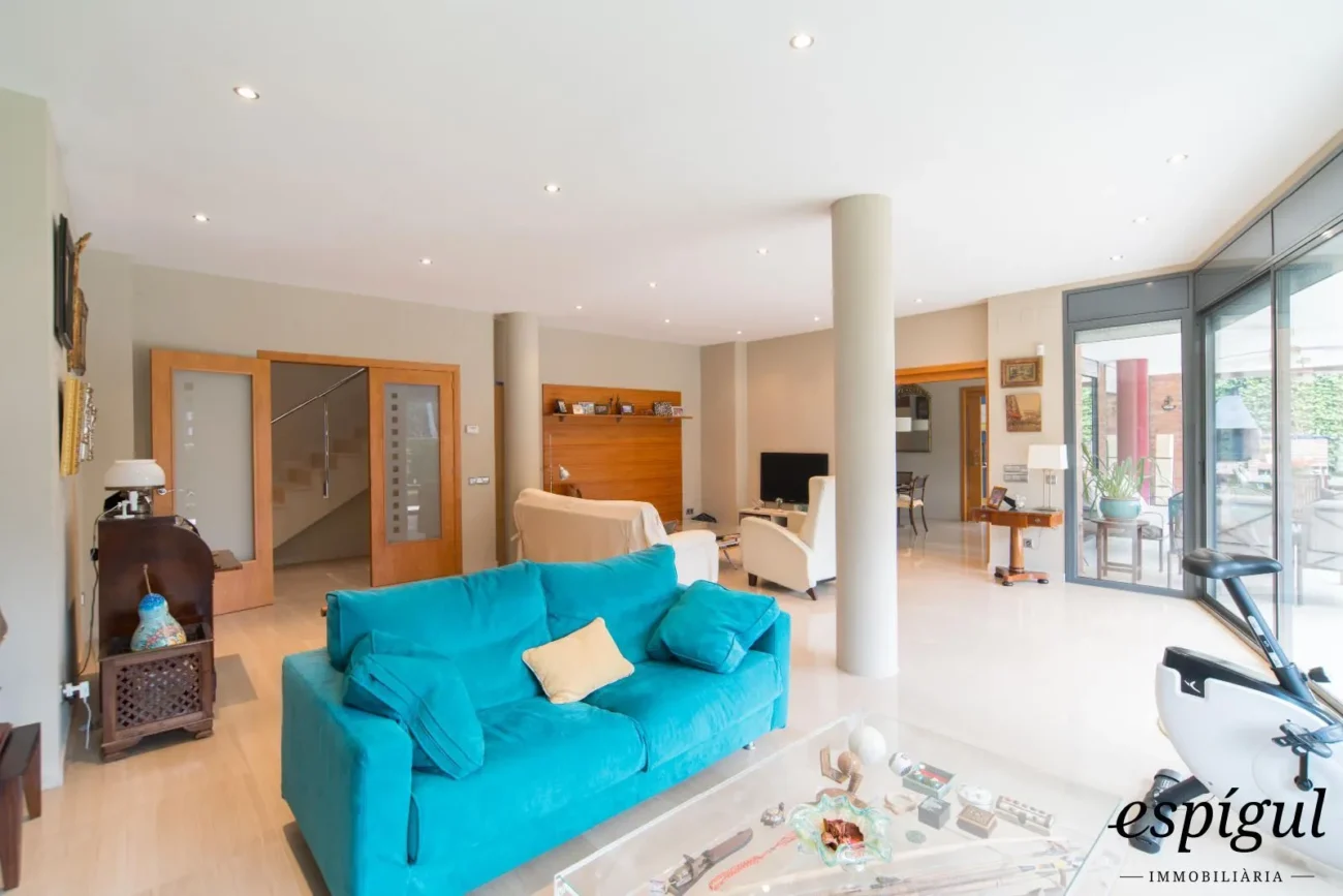 Àmplia casa de 6 habitacions amb piscina a Sant Berger, Teià