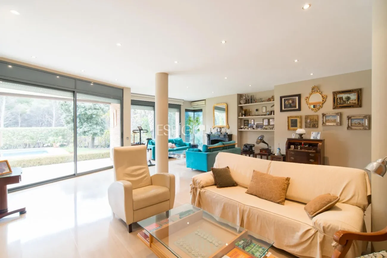 Amplia casa de 6 habitaciones con piscina en Sant Berger, Teià