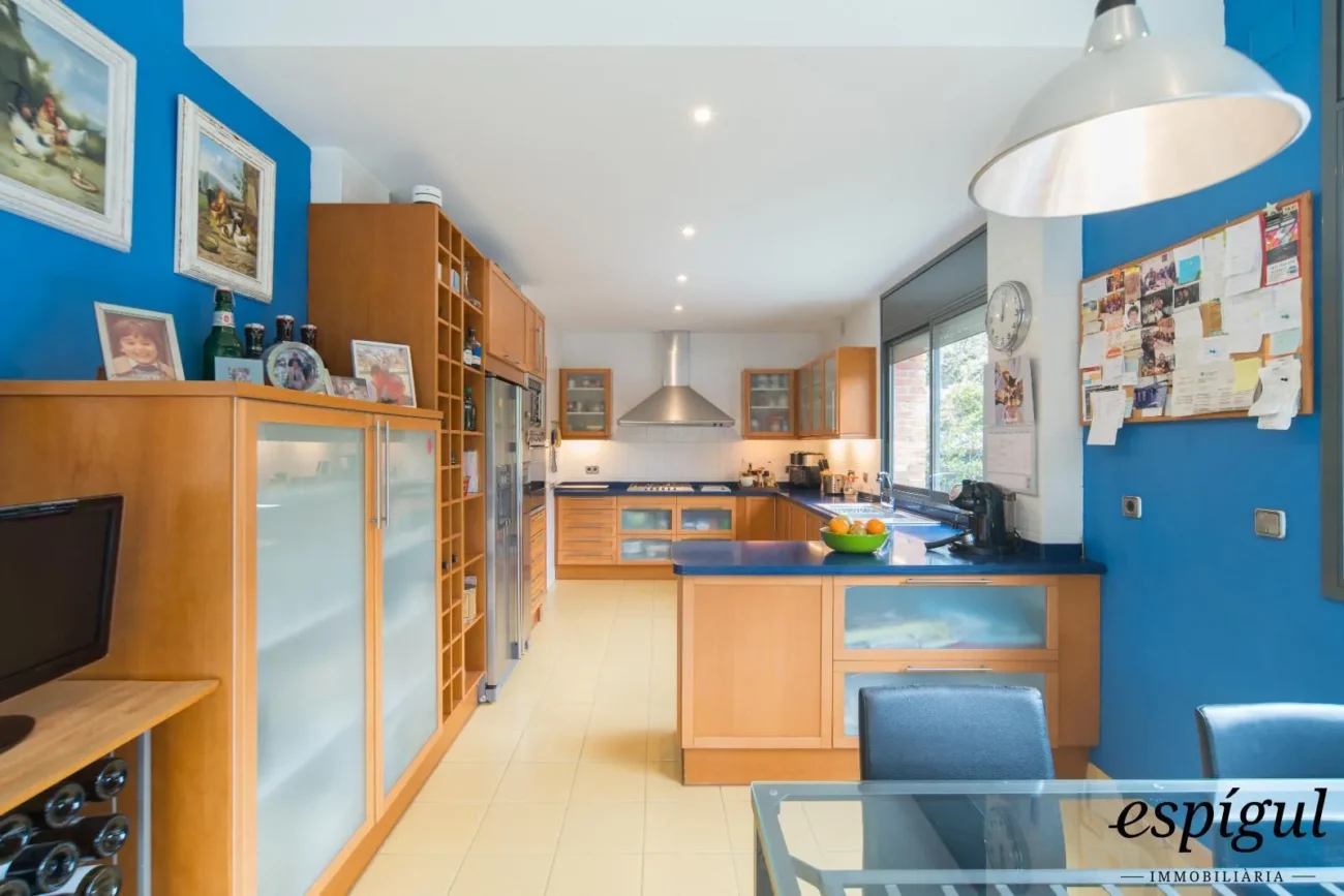 Àmplia casa de 6 habitacions amb piscina a Sant Berger, Teià