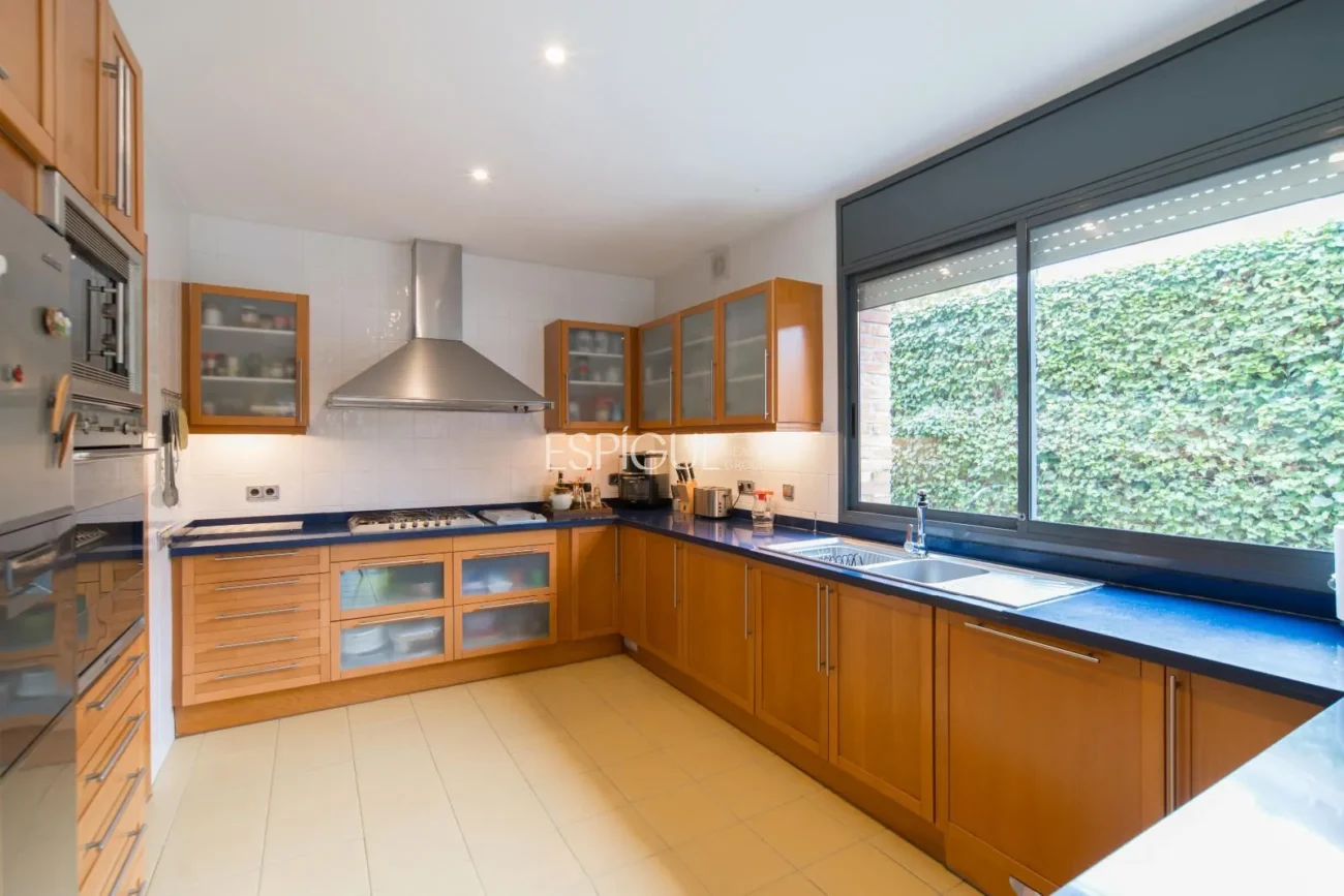 Amplia casa de 6 habitaciones con piscina en Sant Berger, Teià