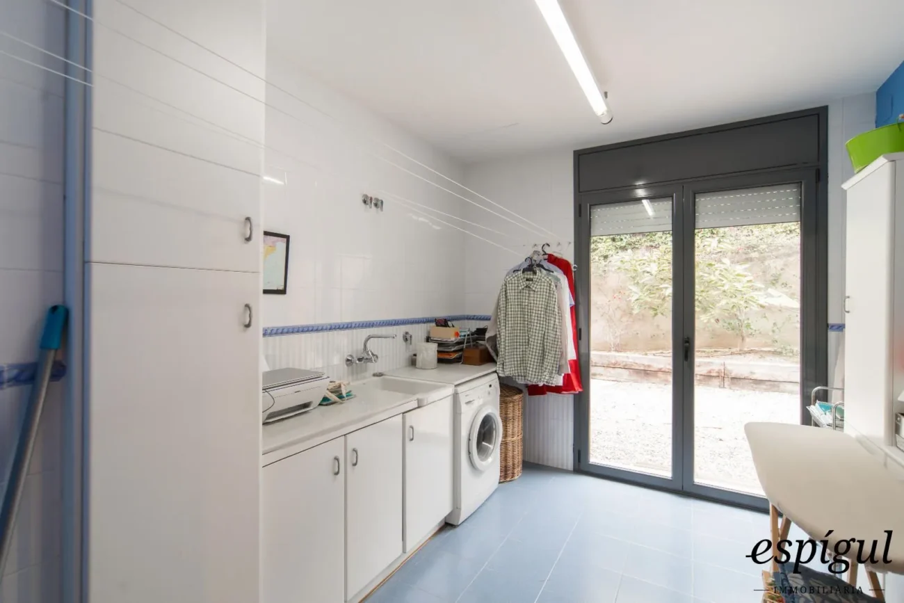 Àmplia casa de 6 habitacions amb piscina a Sant Berger, Teià