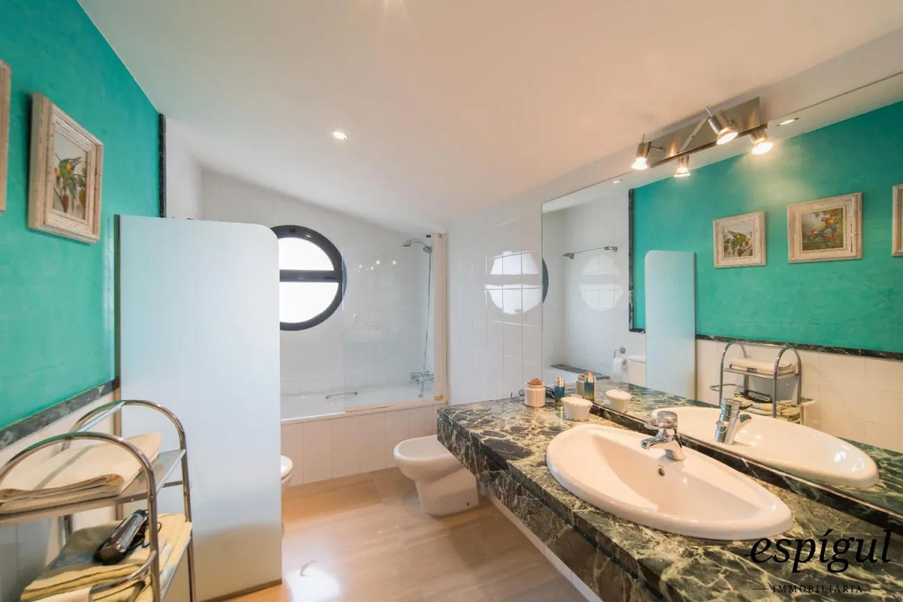 Àmplia casa de 6 habitacions amb piscina a Sant Berger, Teià