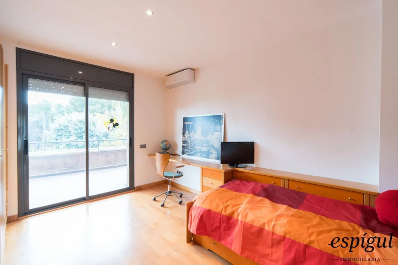 Àmplia casa de 6 habitacions amb piscina a Sant Berger, Teià