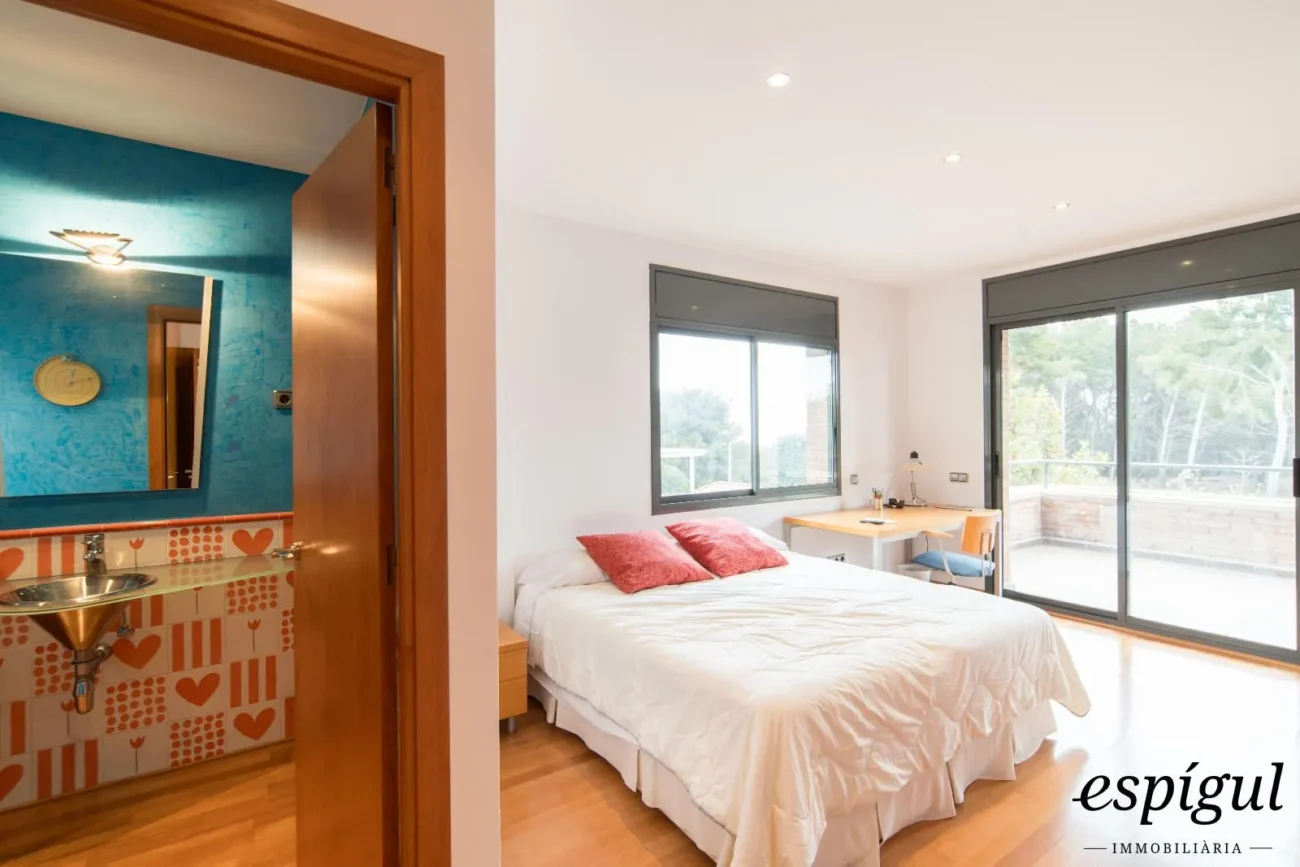 Àmplia casa de 6 habitacions amb piscina a Sant Berger, Teià