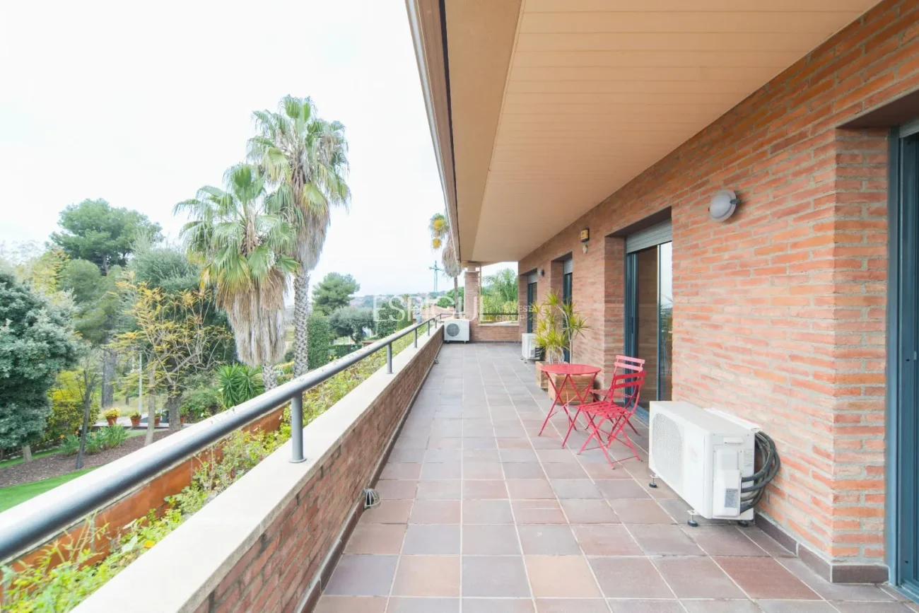 Amplia casa de 6 habitaciones con piscina en Sant Berger, Teià