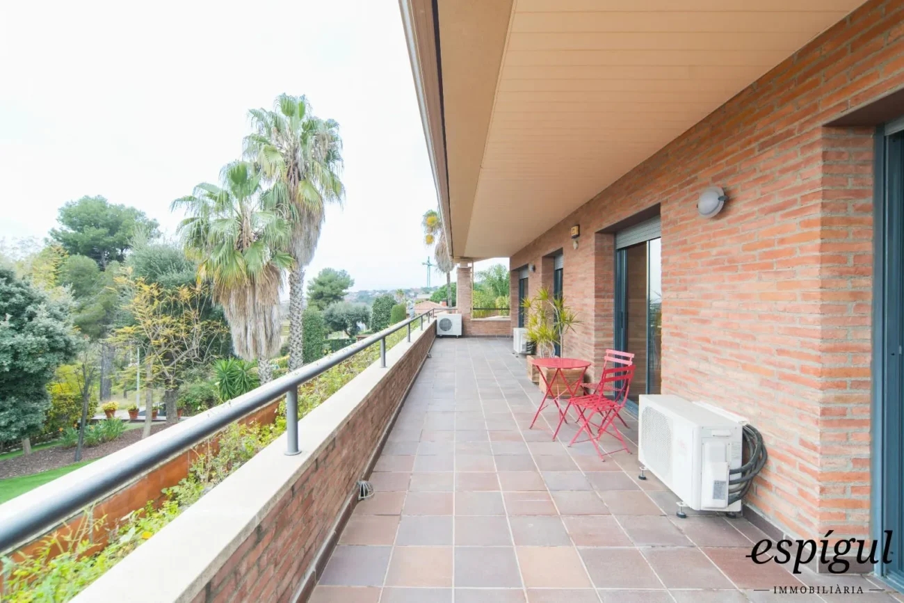 Àmplia casa de 6 habitacions amb piscina a Sant Berger, Teià