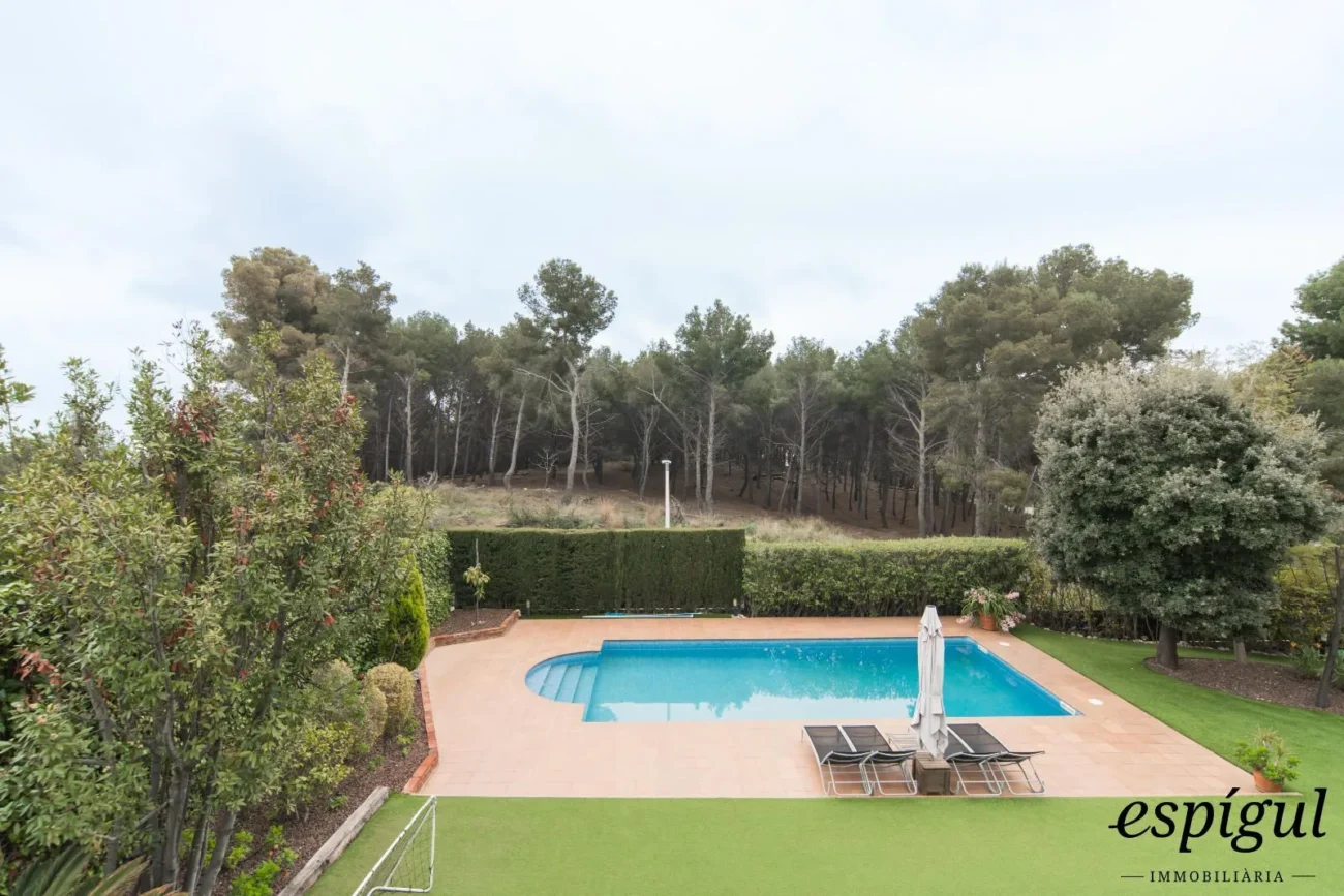 Àmplia casa de 6 habitacions amb piscina a Sant Berger, Teià