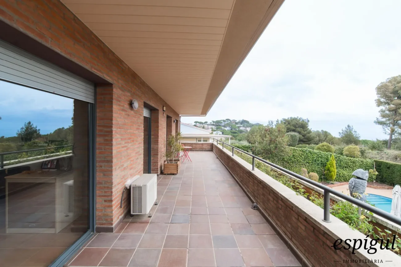 Àmplia casa de 6 habitacions amb piscina a Sant Berger, Teià