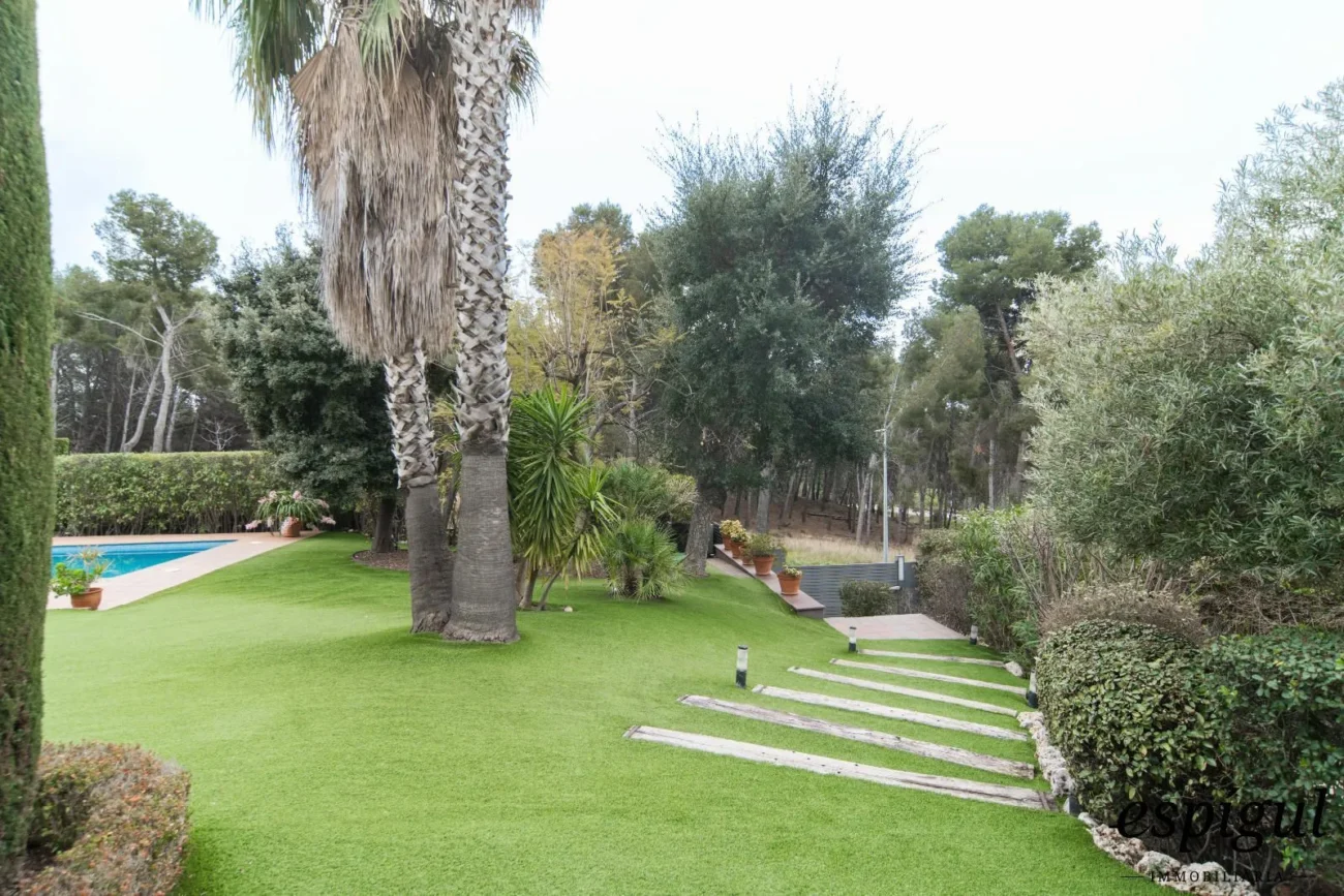 Àmplia casa de 6 habitacions amb piscina a Sant Berger, Teià