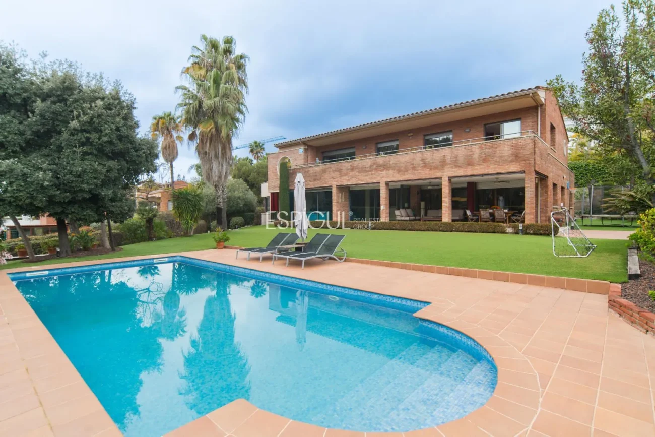 Amplia casa de 6 habitaciones con piscina en Sant Berger, Teià