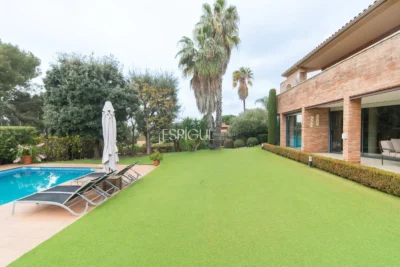 Amplia casa de 6 habitaciones con piscina en Sant Berger, Teià