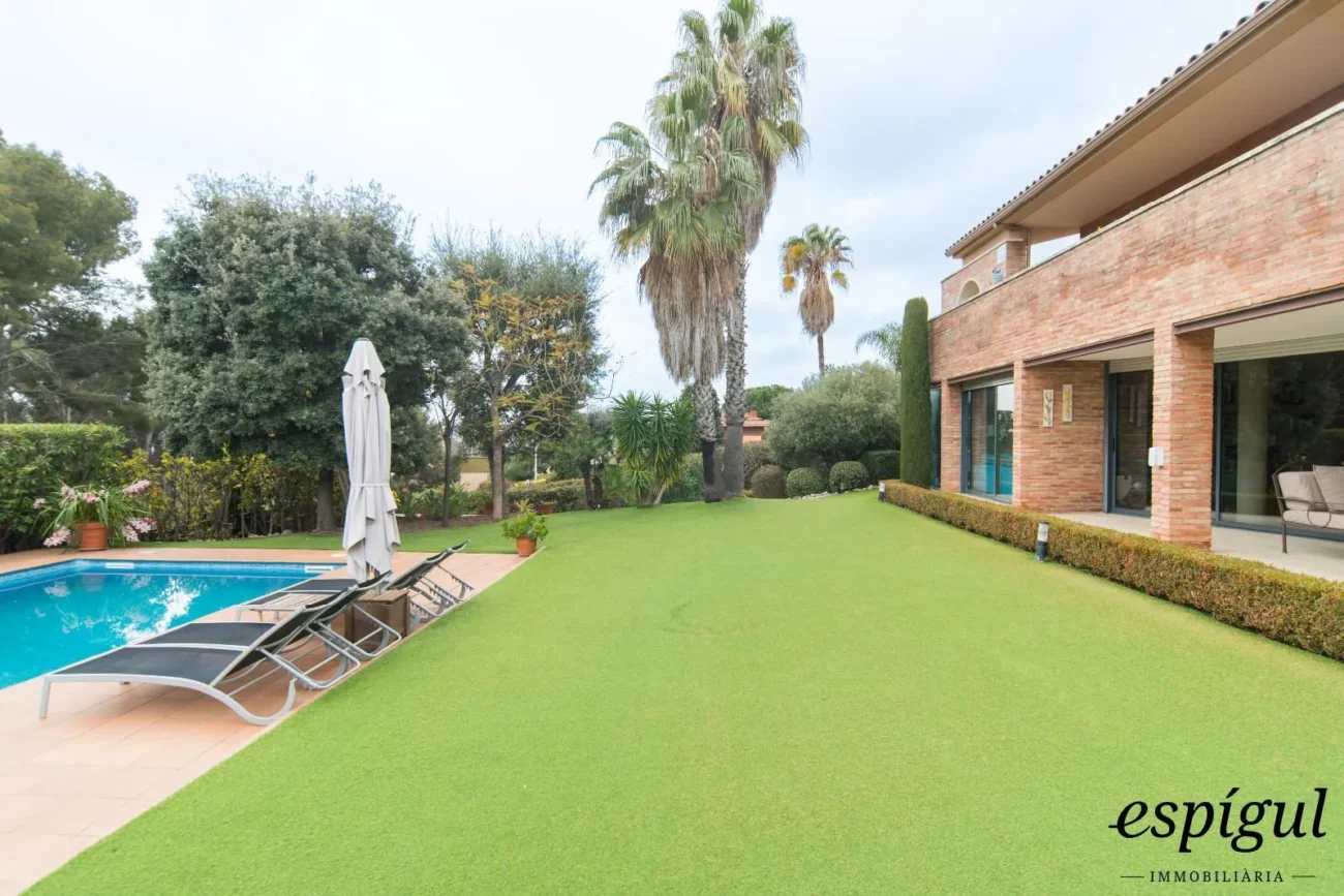 Àmplia casa de 6 habitacions amb piscina a Sant Berger, Teià