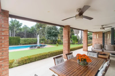 Amplia casa de 6 habitaciones con piscina en Sant Berger, Teià