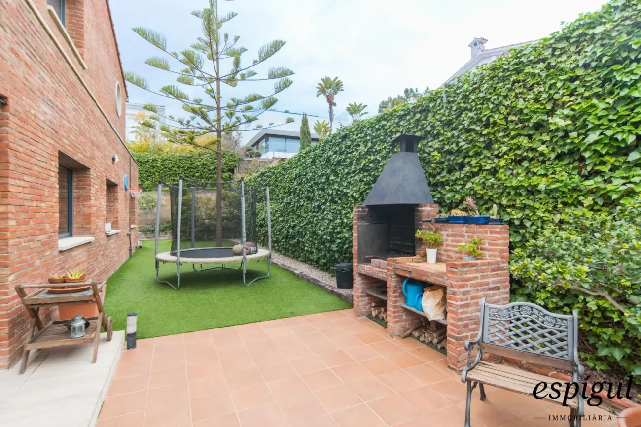 Àmplia casa de 6 habitacions amb piscina a Sant Berger, Teià