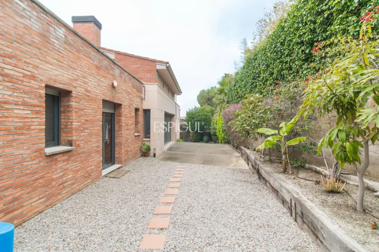 Amplia casa de 6 habitaciones con piscina en Sant Berger, Teià