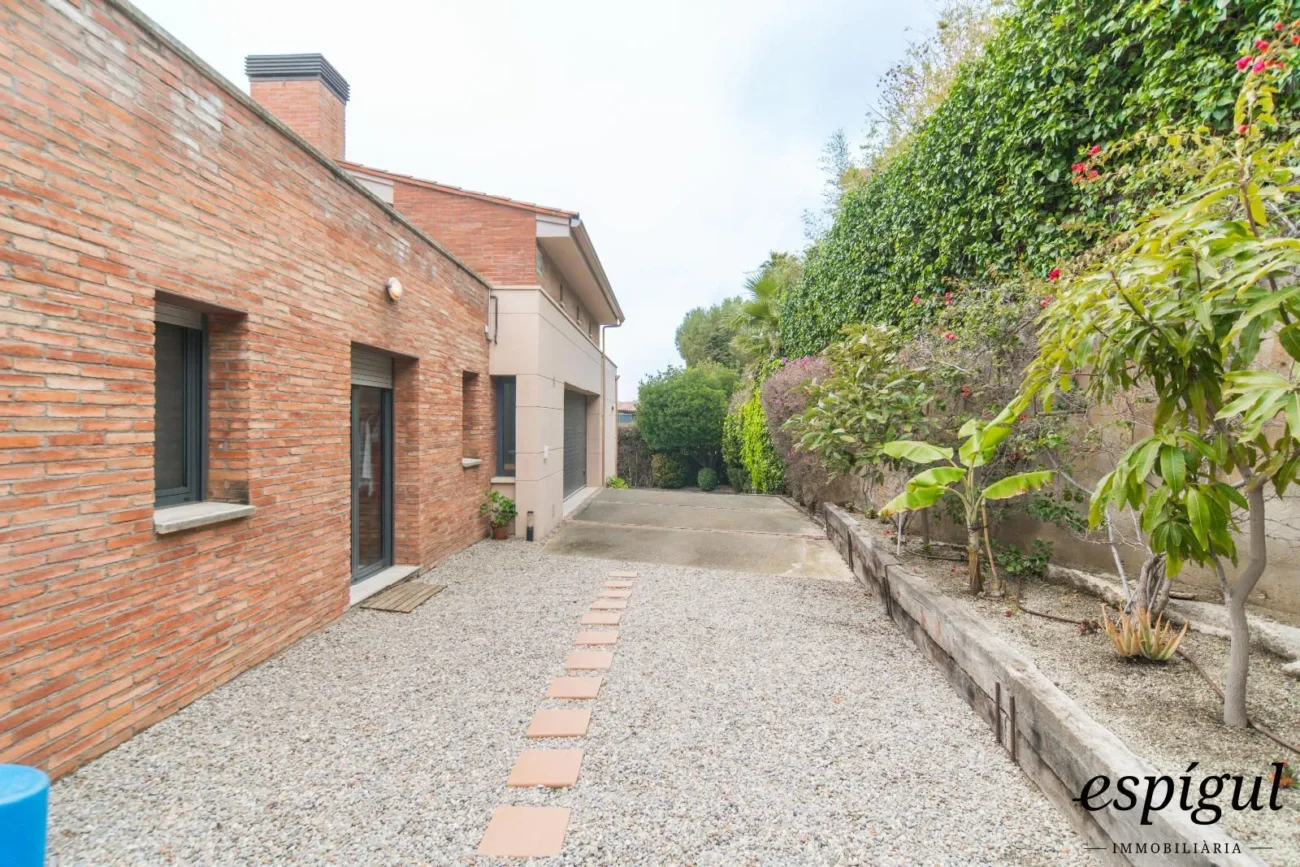 Àmplia casa de 6 habitacions amb piscina a Sant Berger, Teià