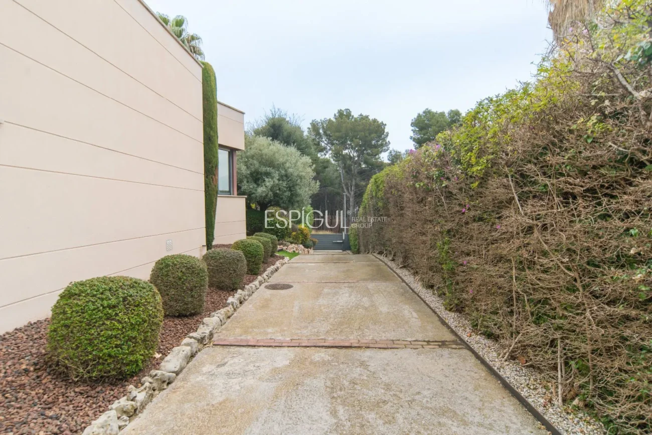 Amplia casa de 6 habitaciones con piscina en Sant Berger, Teià