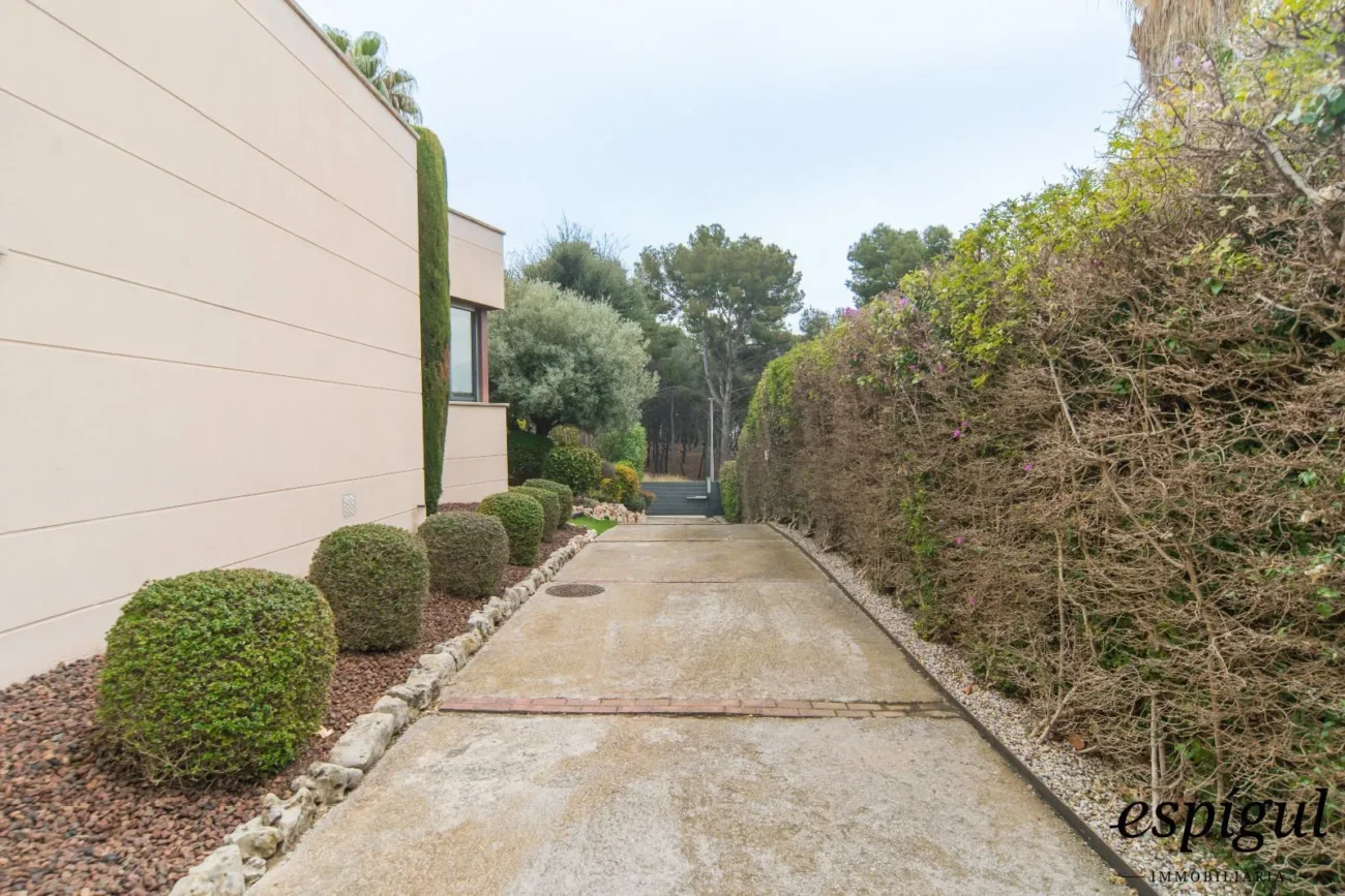 Àmplia casa de 6 habitacions amb piscina a Sant Berger, Teià