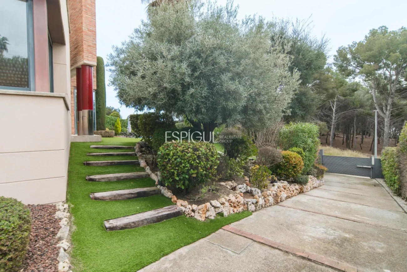 Amplia casa de 6 habitaciones con piscina en Sant Berger, Teià