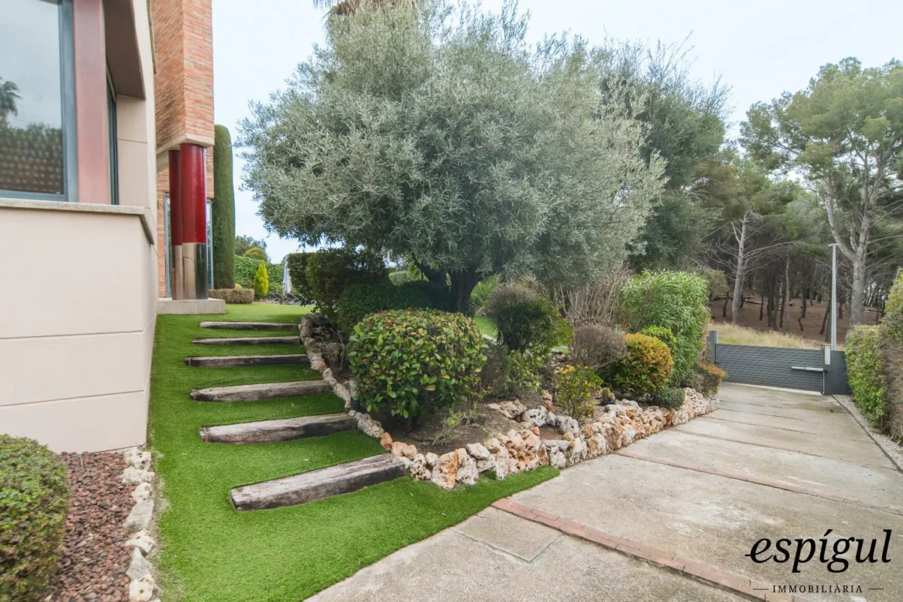 Àmplia casa de 6 habitacions amb piscina a Sant Berger, Teià