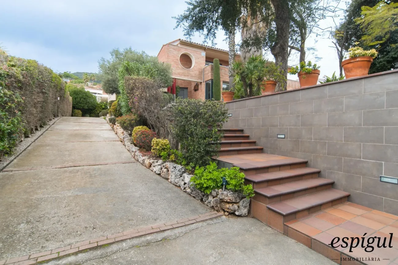 Àmplia casa de 6 habitacions amb piscina a Sant Berger, Teià