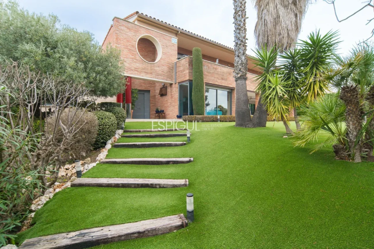 Amplia casa de 6 habitaciones con piscina en Sant Berger, Teià